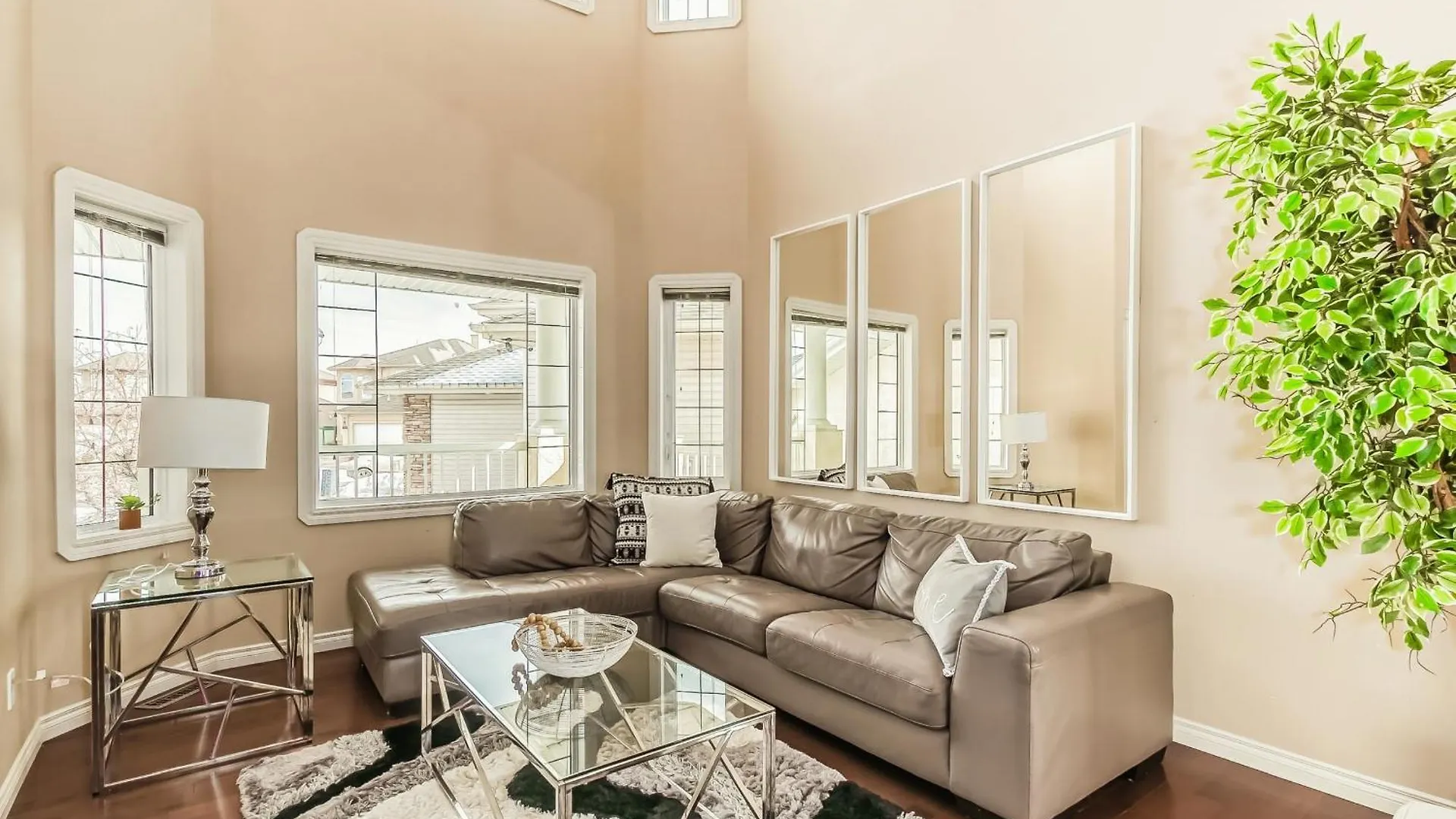 Holiday home Lewis Estates Golf Course Executive Home By Henday, Whitemud, Step To Shops! Edmonton